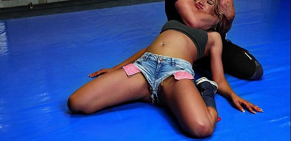  Dude smash her in mixed wrestling